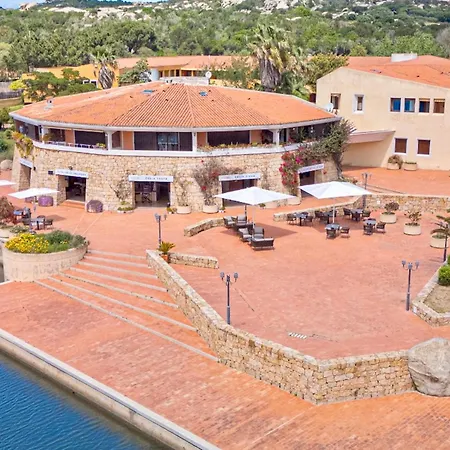 With Swimming Pool In Costa Serena Just 700 Mt From The Sea Apartmanhotel