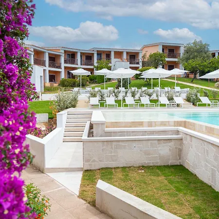 With Swimming Pool In Costa Serena Just 700 Mt From The Sea 3*