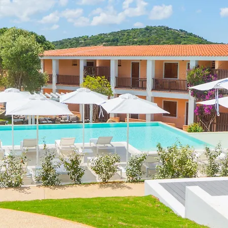 With Swimming Pool In Costa Serena Just 700 Mt From The Sea Apartmanhotel Porto Rafael