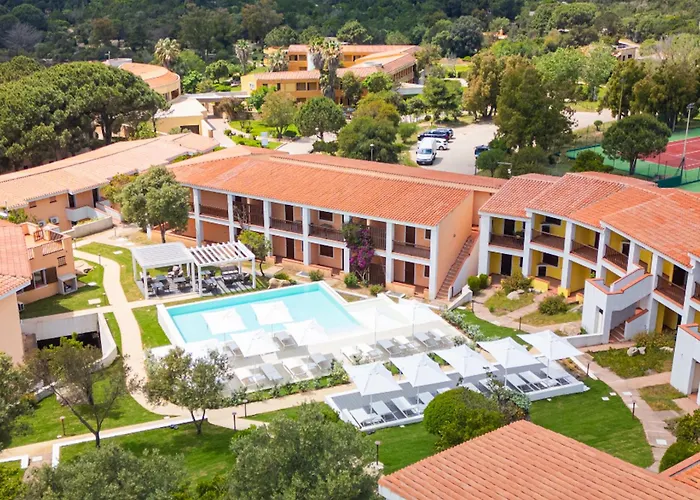 With Swimming Pool In Costa Serena Just 700 Mt From The Sea 3*