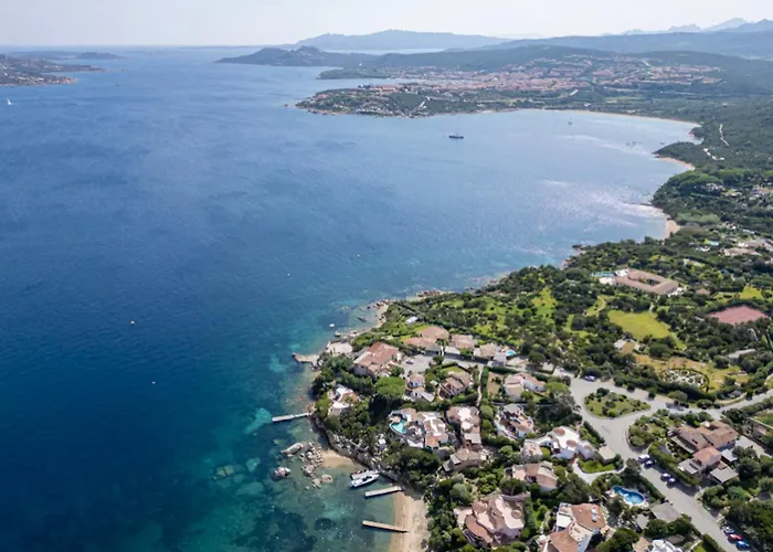 With Swimming Pool In Costa Serena Just 700 Mt From The Sea Apartmanhotel