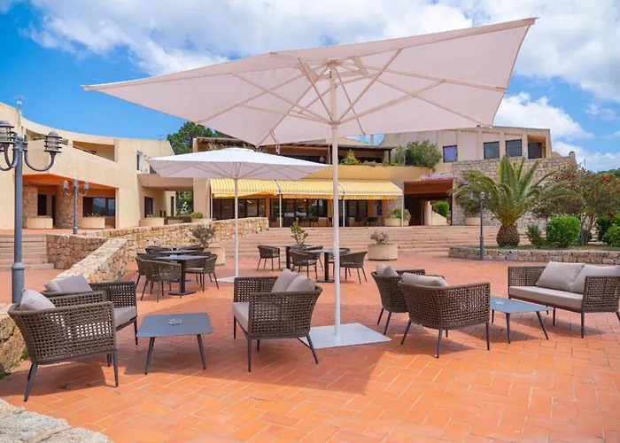 With Swimming Pool In Costa Serena Just 700 Mt From The Sea Apartmanhotel 3*