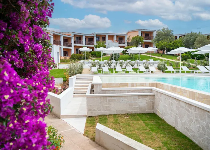 With Swimming Pool In Costa Serena Just 700 Mt From The Sea 3*