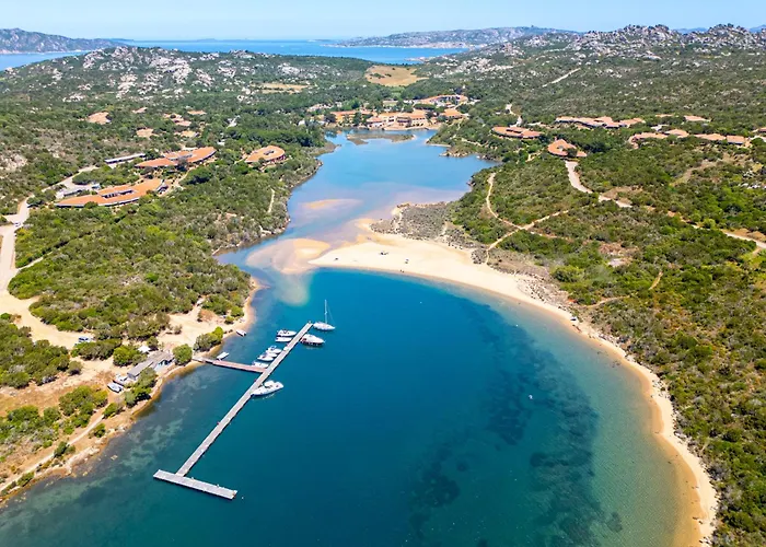 With Swimming Pool In Costa Serena Just 700 Mt From The Sea Apartmanhotel 3*