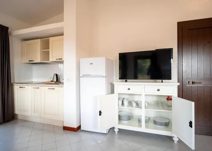 With Swimming Pool In Costa Serena Just 700 Mt From The Sea Apartmanhotel 3*