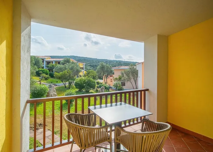 With Swimming Pool In Costa Serena Just 700 Mt From The Sea Apartmanhotel 3*
