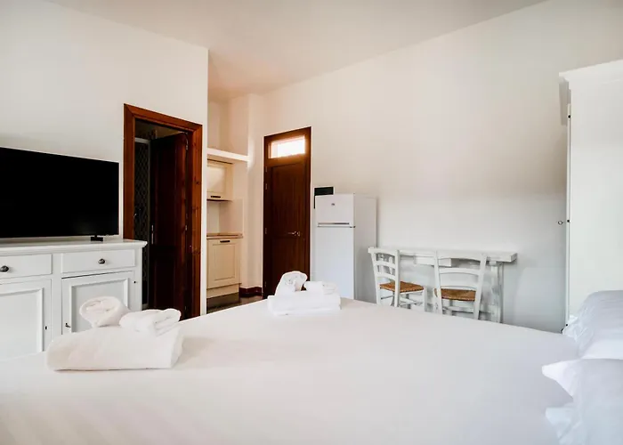 With Swimming Pool In Costa Serena Just 700 Mt From The Sea Apartmanhotel 3*